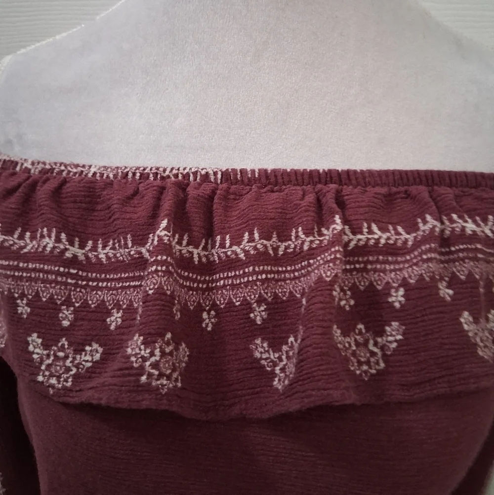 Burgundy Cropped Top With A Cream Print Size S